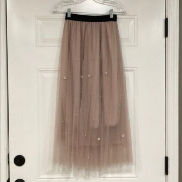 Ruby Dresses & Skirts - pale pink/beige Sex in the City style mesh pearl skirt Small NWT